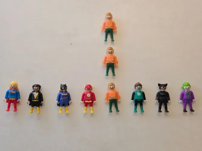 Playmobil Kinder Ovo DC - TROCA APENAS PELA MULHER-MARAVILHA