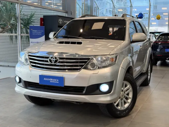 Toyota Hilux SW4 SRV D4-d 4X4 3.0 TDI Dies. AUT 2015