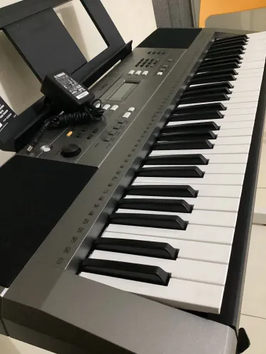 Teclado YAMAHA PSR E353 (muito novo)