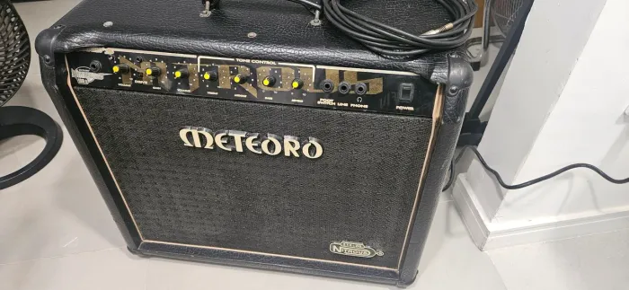 Amplificador de guitarra - Meteoro Nitrous 100 