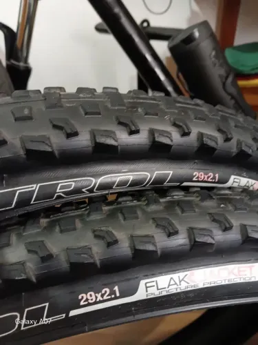 Par Pneus Specialized MTB 29x2.10 usados