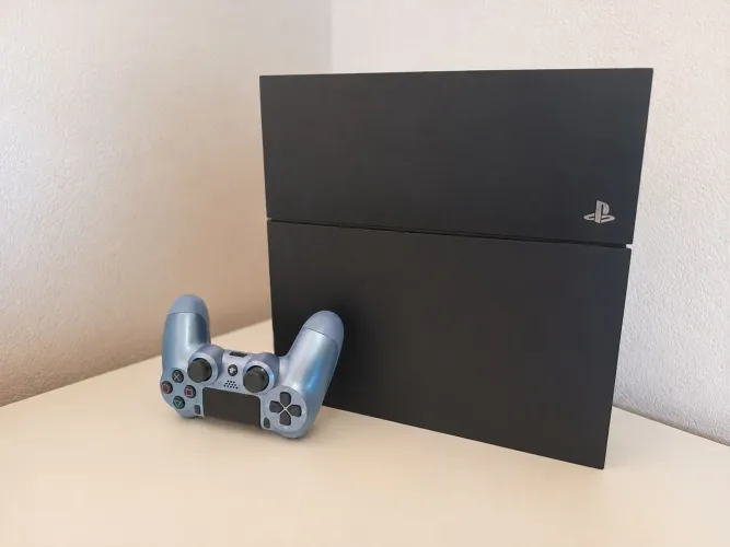 Playstation 4 (1 tera de armazenamento) controle original 