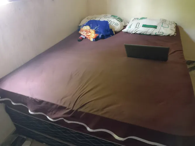 Vende-se uma cama de casal motivo indo embora