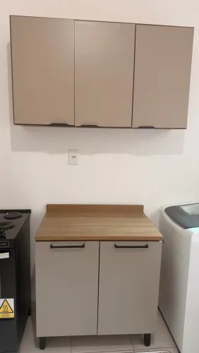 Armário de cozinha - pouco tem de uso 