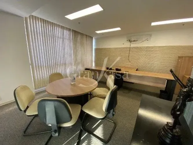 Grupo comercial mobiliado e equipado