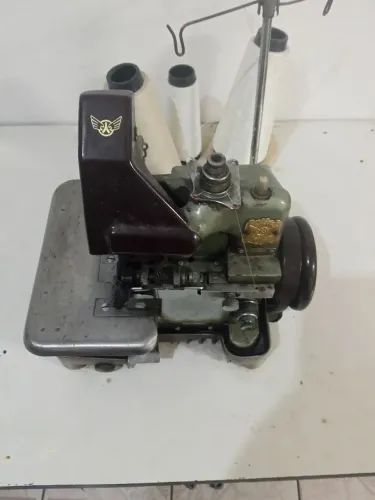 Máquina overloque chinesinha