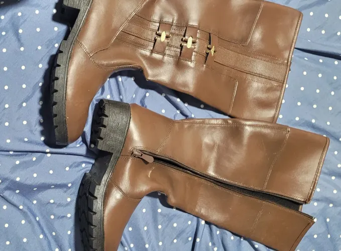 Bota Feminina Cano Médio Marrom - Solado Tratorado | Linda e Confortável