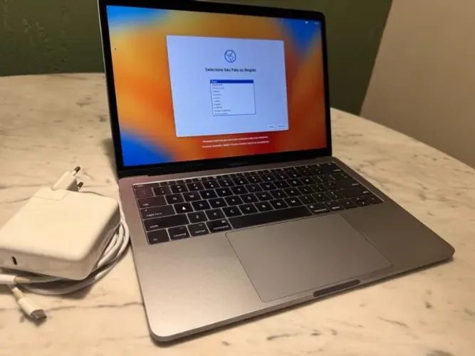 MacBook Pro 13" Apple (Intel) em bom estado de conservação e pronto para uso