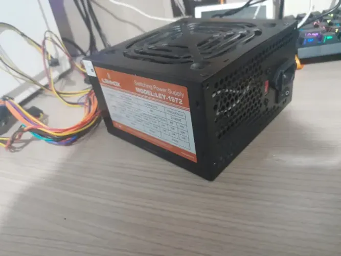 Fonte de Alimentação para PC 400W Bivolt LEHMOX LEY-1972 Hyper G.T Preto