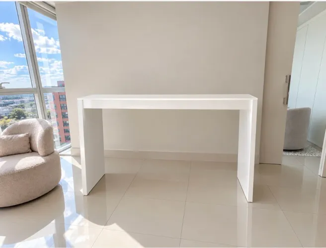 Balcão branco em ótimo estado