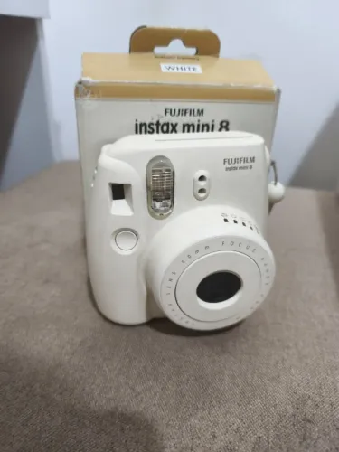 Vendo instax mini 8 (câmera Polaroid) em ótimo estado de conservação