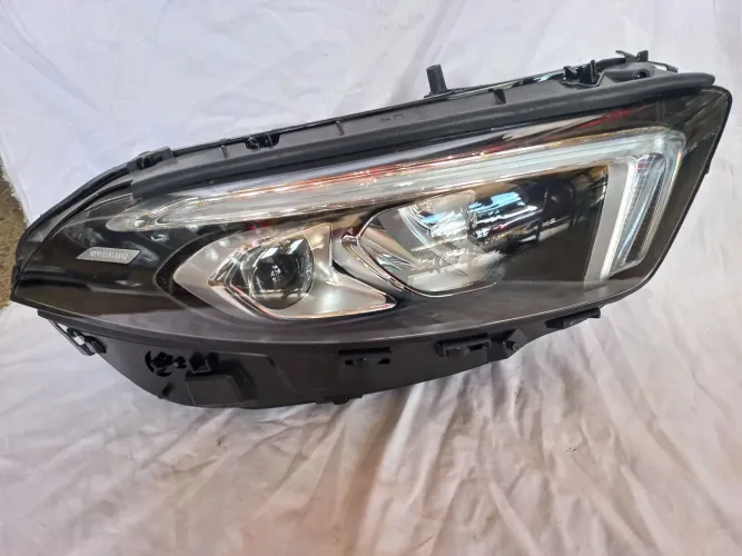 Farol A200 2020/21 lado direito