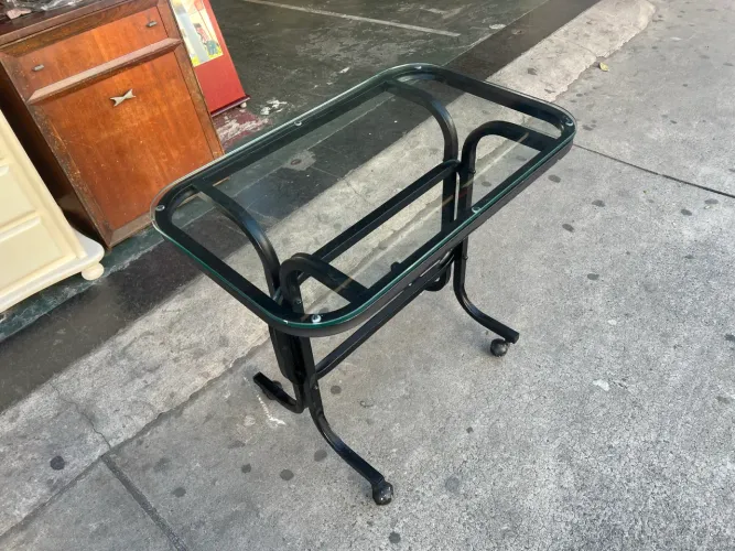 Mesa de Escritório com Tampo de Vidro