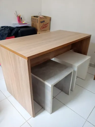 Mesa de 4 cadeiras (bancos)
