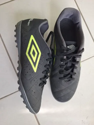 Chuteira umbro neo striker