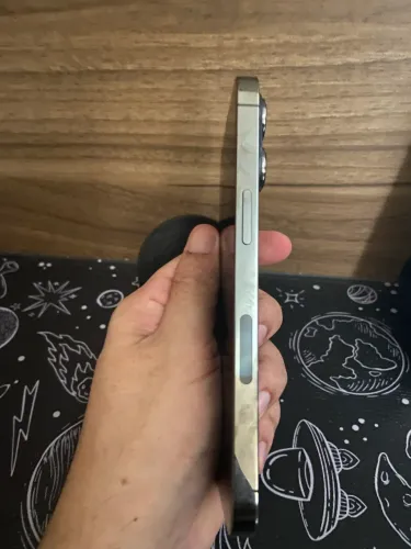 iPhone 13 Pro 256 GB com tela branca o restante está funcionando perfeitamente