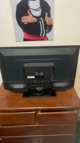 Vendo televisão para retirada de peça ,mas o concerto dela está 100 reais apenas
