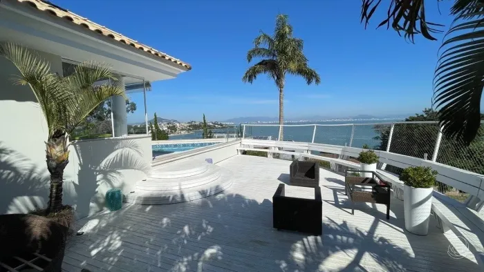Casa para Venda em Florianópolis, Cacupé, 5 dormitórios, 4 suítes, 6 banheiros, 4 vagas