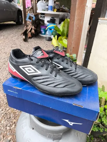 Chuteira de Campo Umbro Attak II