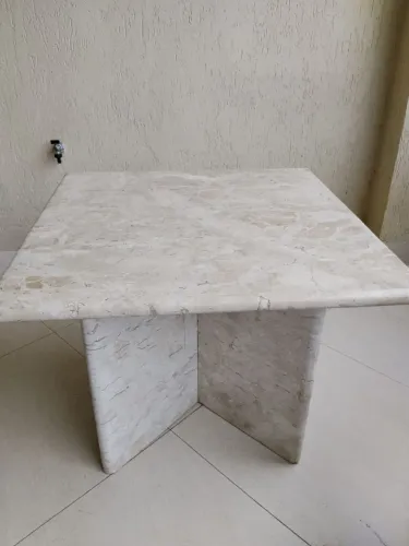 Mesa de Centro/Lateral em Mármore Natural Travertino