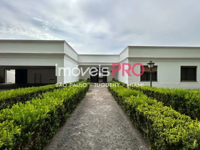 Casa de alto padrão no Jardim Guedala | 1300 m² de terreno