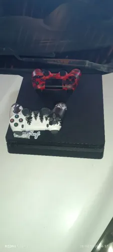 Ps4 slim 1 terá