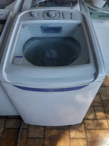 Vendo essa máquina Eletrolux 15 kg funcionando perfeitamente faço entrega