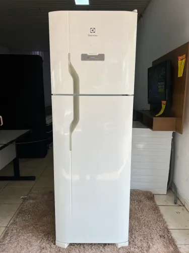 Vendo geladeira Electrolux 371 litros frost free semi nova Entrego *