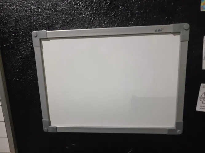 Quadro Branco Lousa com Moldura de Alumínio Stalo (Ótimo Estado)