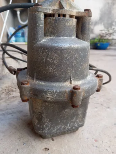 Bomba d'água submersa