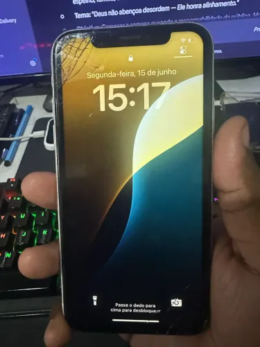 iPhone XR - Tela trincada