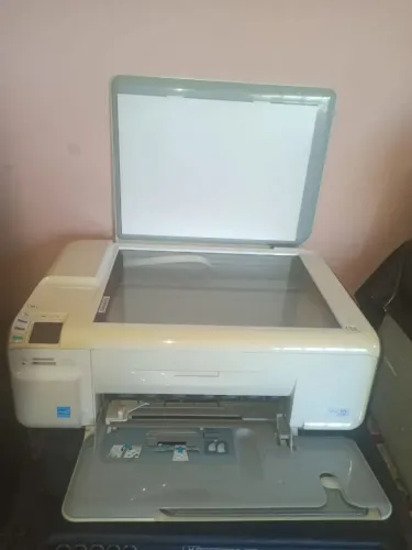 Impressora 3 em 1: escâne, impressora e copiadora. Valor 150$