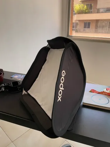 Softbox GODOX mais suporte.