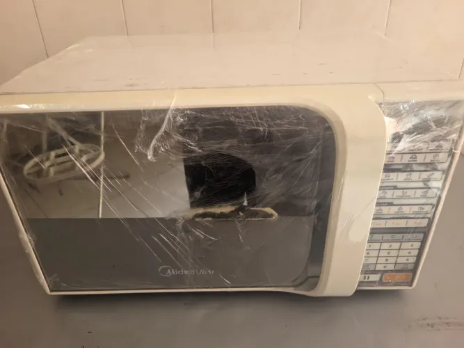 microondas midea mtae21 usado em funcionamento.