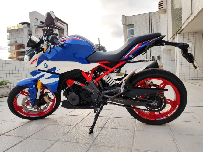 Vendo moto BMW G310R 2024 | 3.890 km | Único dono | Impecável<br>