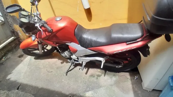 Fazer 250 vermelha