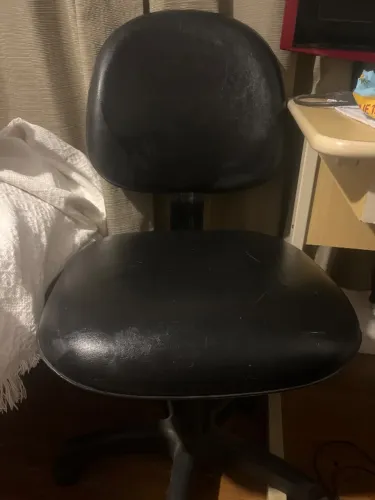 Mesa de computador e Cadeira de escritório
