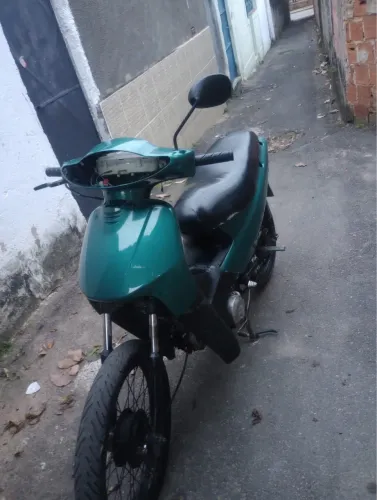 vendo honda biz 100, nunca foi emplacada!! tem documento, não todos.