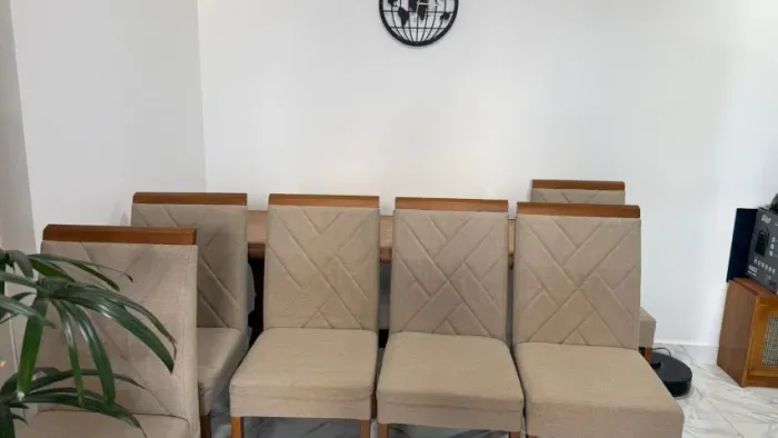 Lindo Conjunto de 6 Cadeiras para Sala de Jantar Estofadas em Linho e Madeira