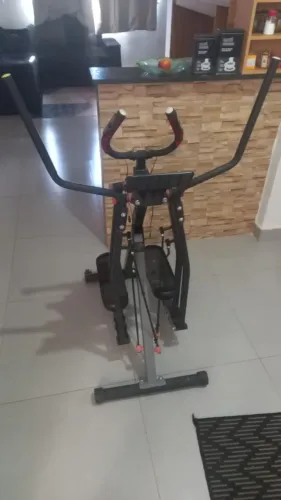 Aparelho simulador de caminhada aelipitico