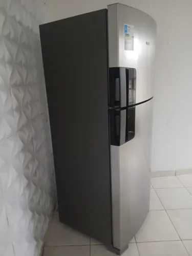Vendo geladeira semi nova