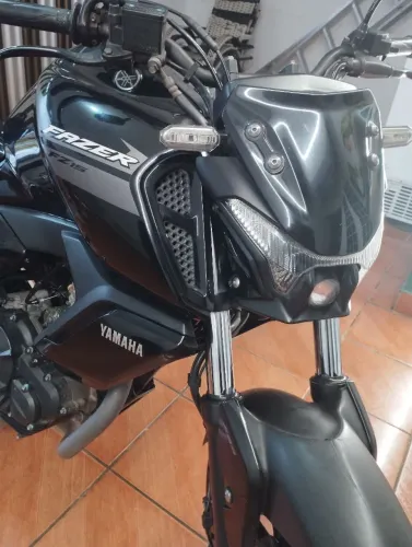 Moto está praticamente nova, sou o único dono 