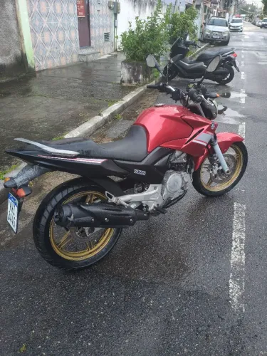 ? **YAMAHA FAZER 250 ? R$ 11.800**