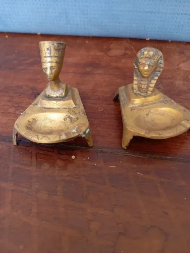 Cinzeiro de bronze antigo