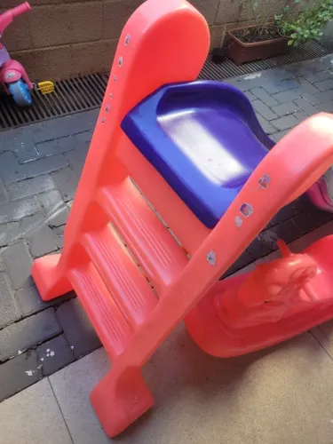 Escorregador e gangorra infantil 