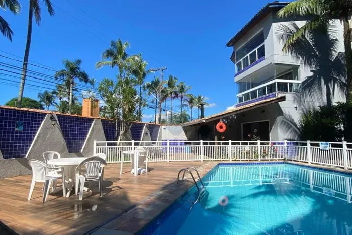 Duplex Reformado 103m² no Maitinga, Bertioga: Estilo e Praia