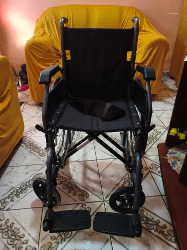 Cadeira de rodas semi nova
