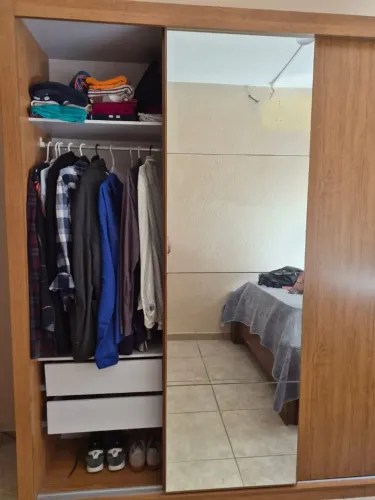Guarda roupa e gaveteito c/ 5 gavetas