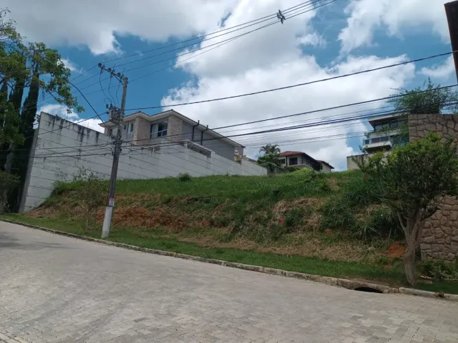 Imóvel para venda tem 540 metros quadrados em Granville - Juiz de Fora - MG