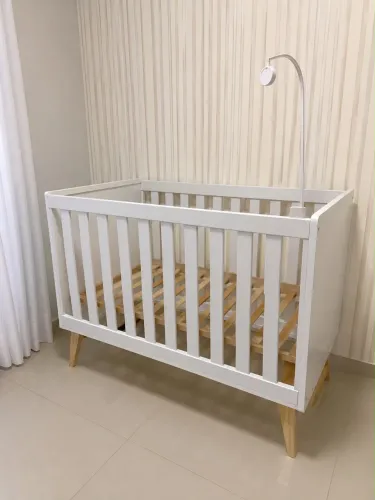 Berço de bebê branco